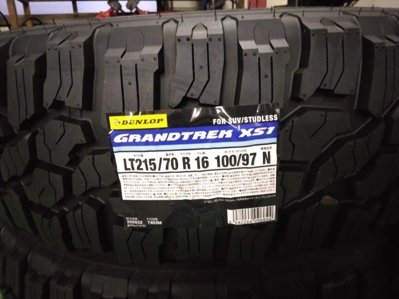  スタッドレスタイヤ 製 DUNLOP XS 1 215 70 R 16 ホワイトレター 4本セット 16インチ スタッドレス