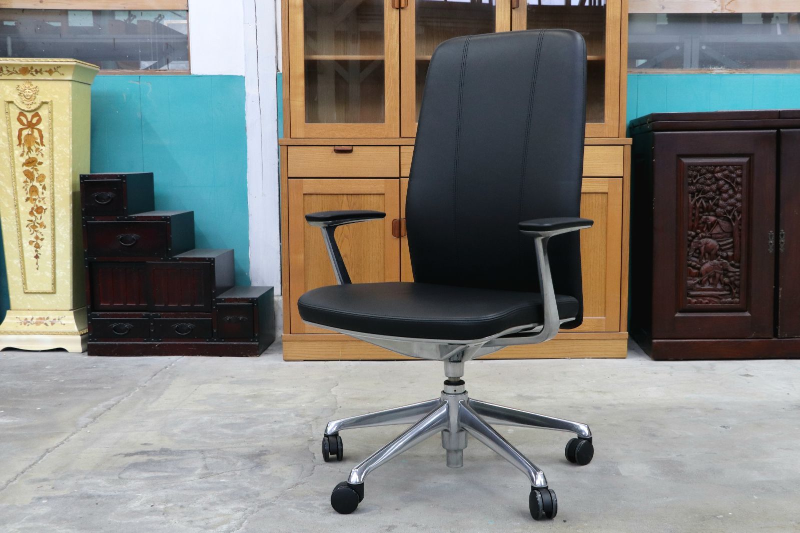 GMIK678D okamura オカムラ CRAFTIE クラフティー デスクチェア オフィスチェア アームチェア 本革 ウォールナット 定価約38万