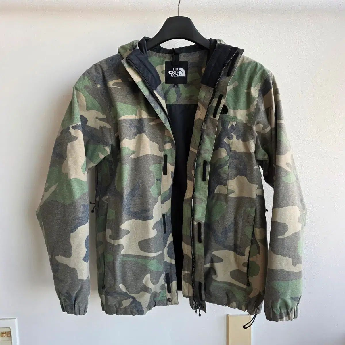 状態 日本版 THE NORTH FACE ザノースフェイス カモフラージュ ウィンドブレーカー L 105