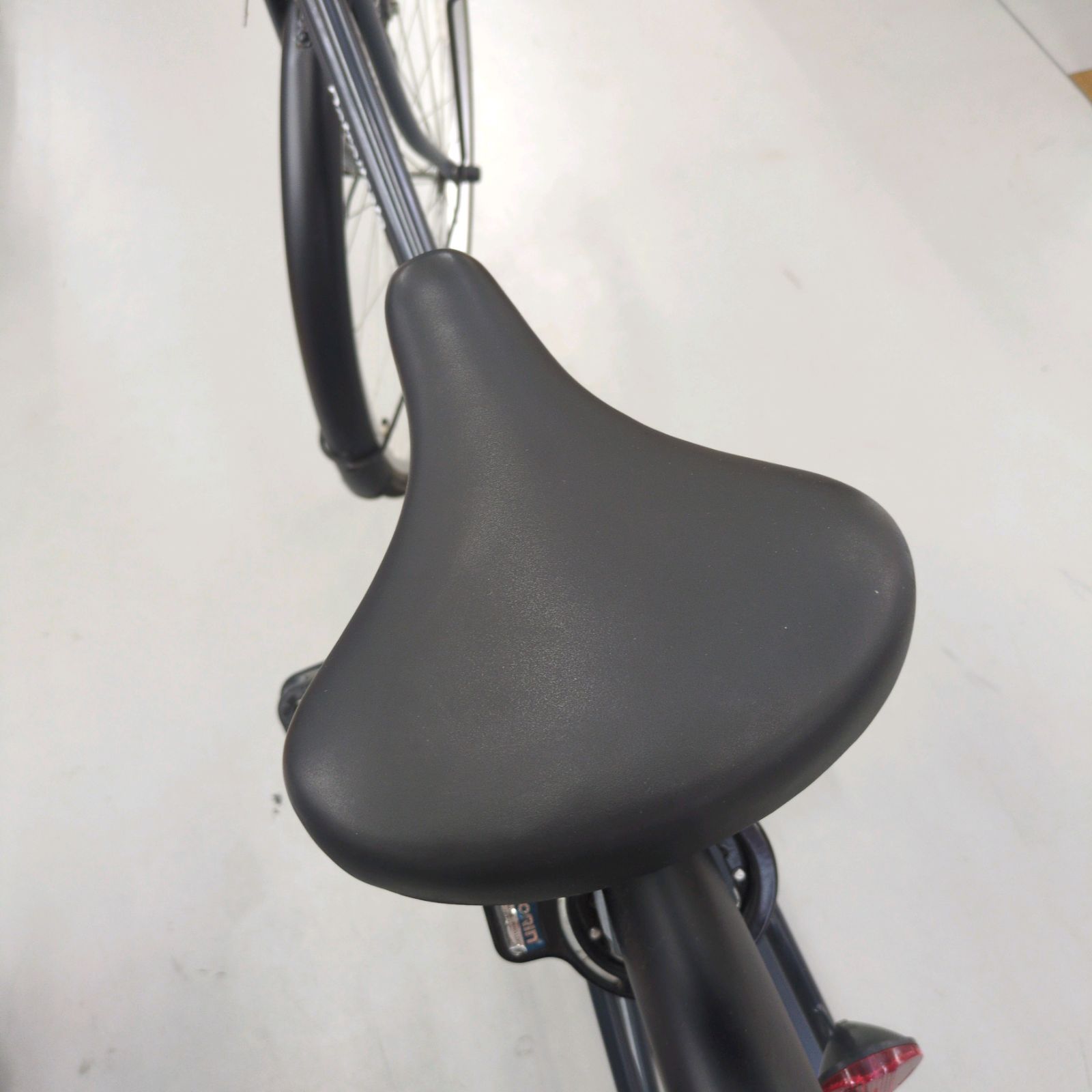 J269 ☆サビ小キズ使用感有り☆軽快自転車☆Detroit cafe☆LED