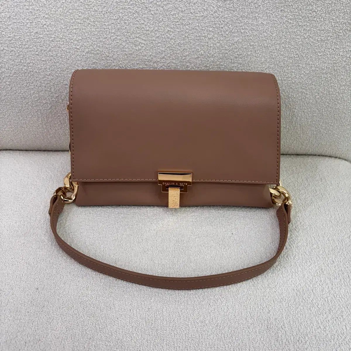 チャールズアンドキース チェーン ストラップ クロスバック