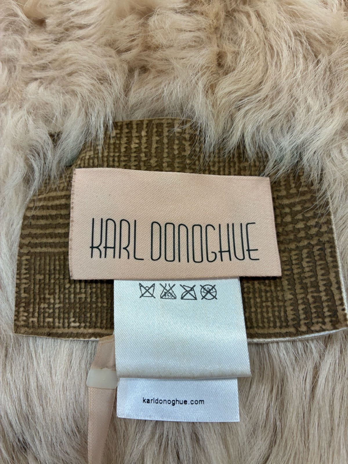 カール・ドノフュー羊革ショール - メルカリ