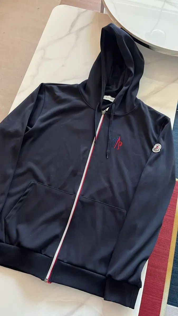21AW★モンクレール ジップアップパーカー 刺繍 ネイビー メンズ Lサイズ 21AW☆モンクレール ジップアップパーカー 刺繍 ネイビー メンズ L