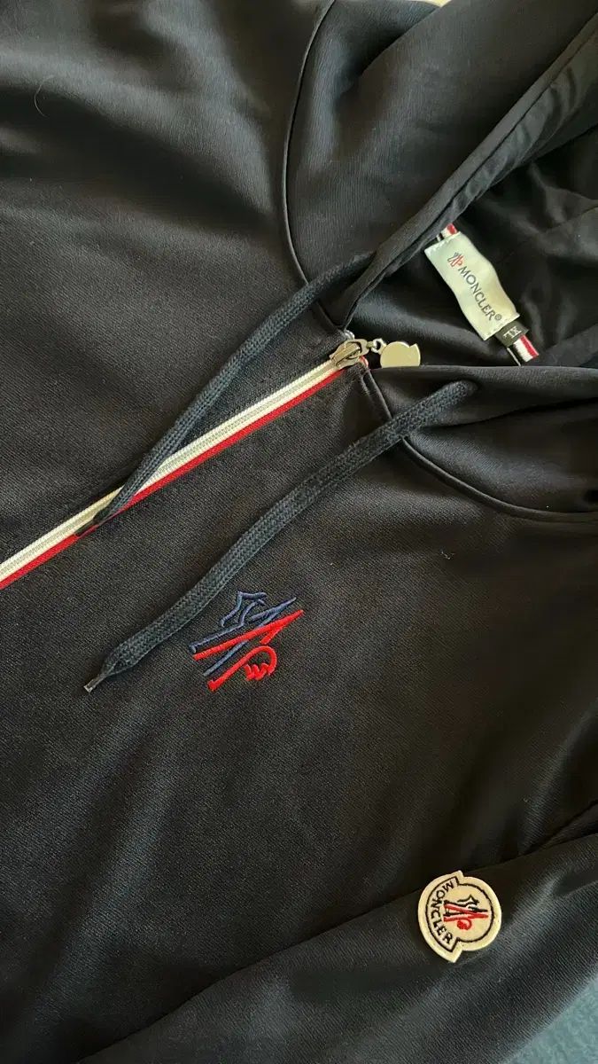 MONCLER モンクレール 刺繍 ロゴ ネイビー フード ジップアップ L 100