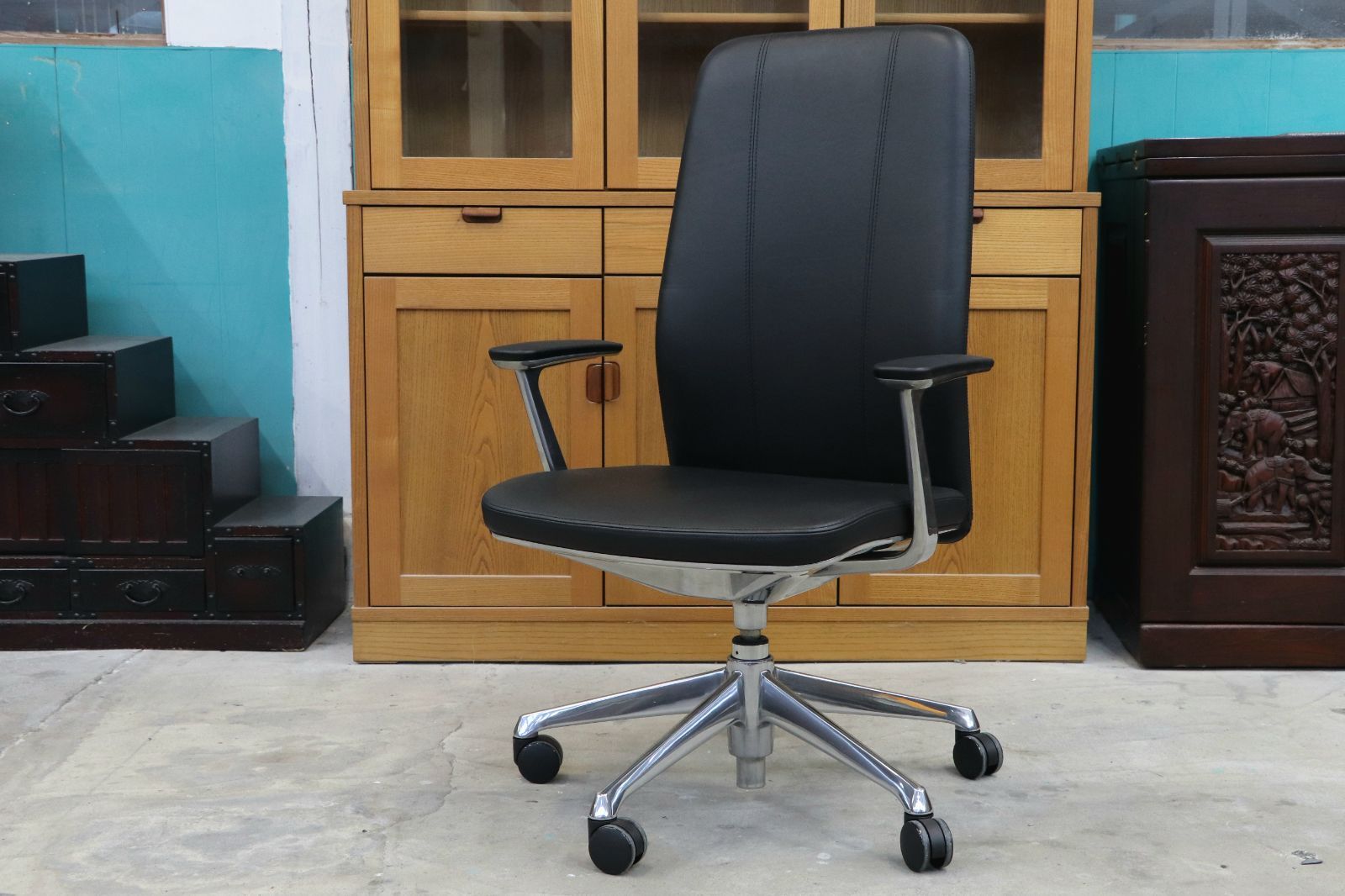 GMIK678E okamura オカムラ CRAFTIE クラフティー デスクチェア オフィスチェア アームチェア 本革 ウォールナット 定価約38万