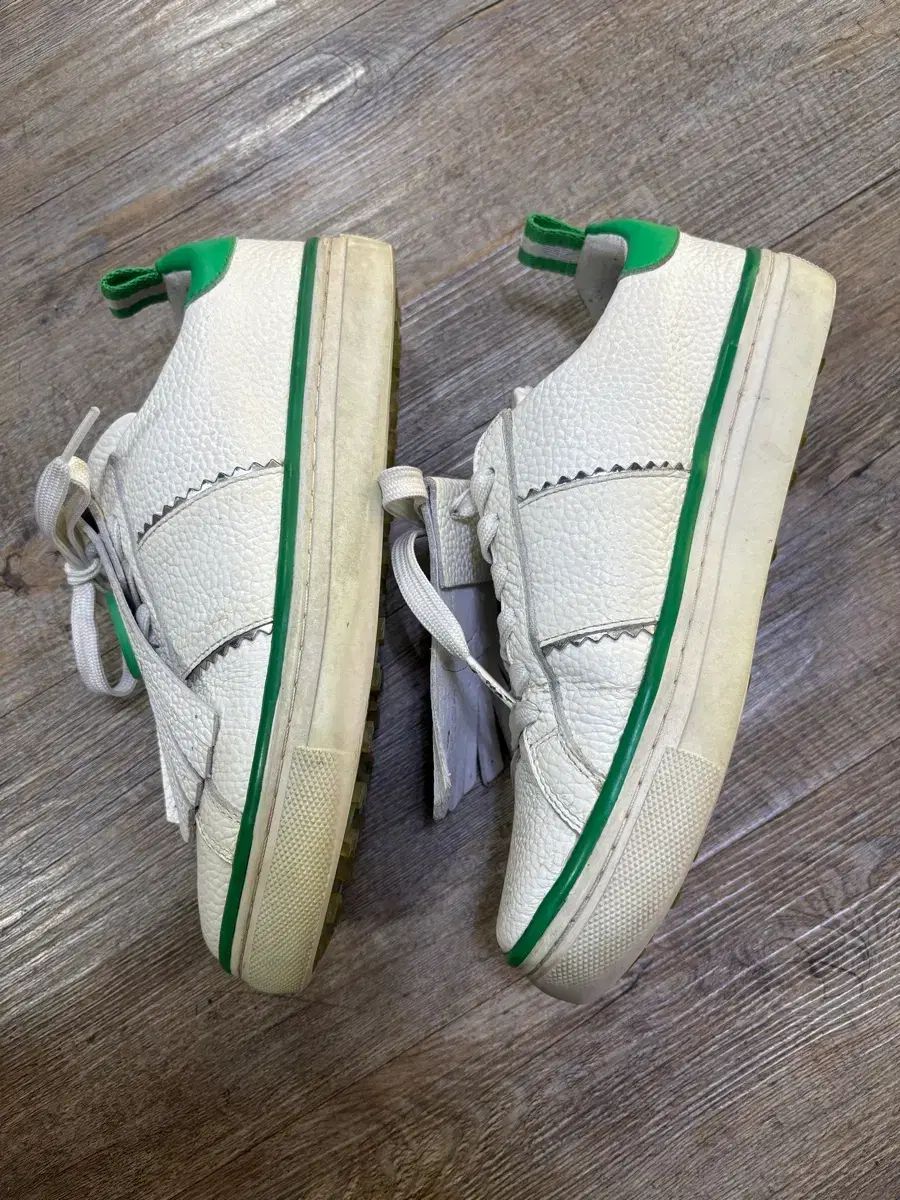 完全正規品　G/FORE フリンジゴルフシューズ ホワイト/グリーン G/FORE ゴルフシューズ 白 緑 レディース - メルカリ