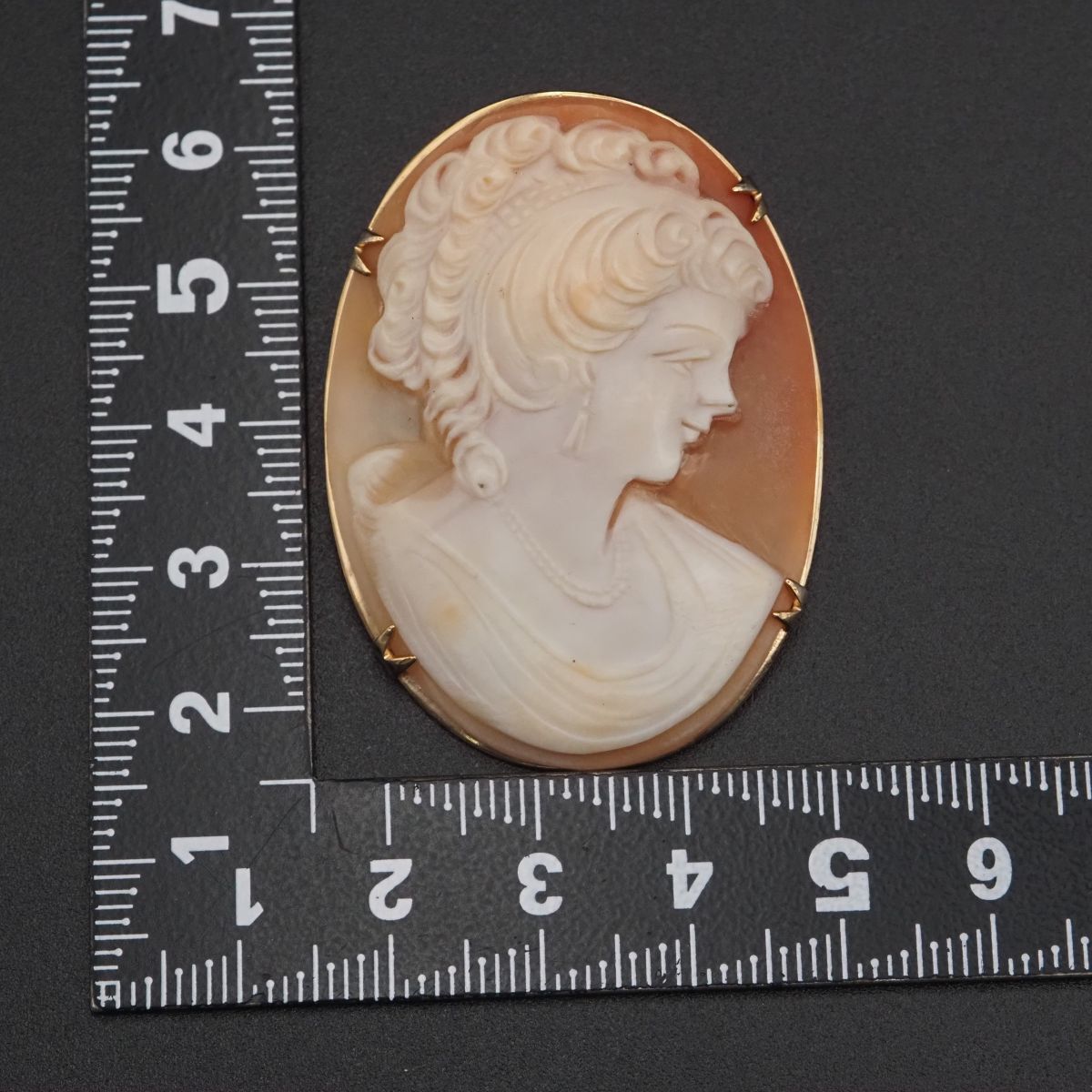 J418 シェルカメオ 作家サイン有 ブローチ 女性横顔 ゴールド デザイン