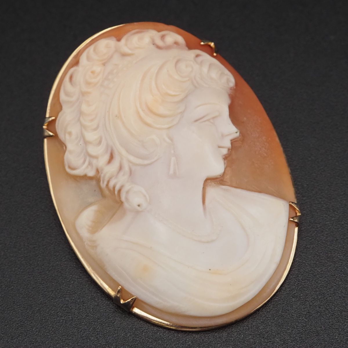 J418 シェルカメオ 作家サイン有 ブローチ 女性横顔 ゴールド デザイン