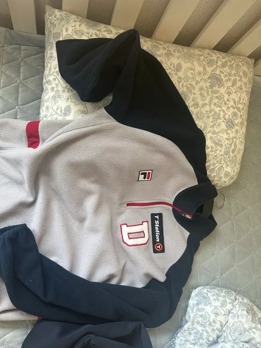 斗山ベアーズ FILA フィラ プルオーバー フーディーTシャツ