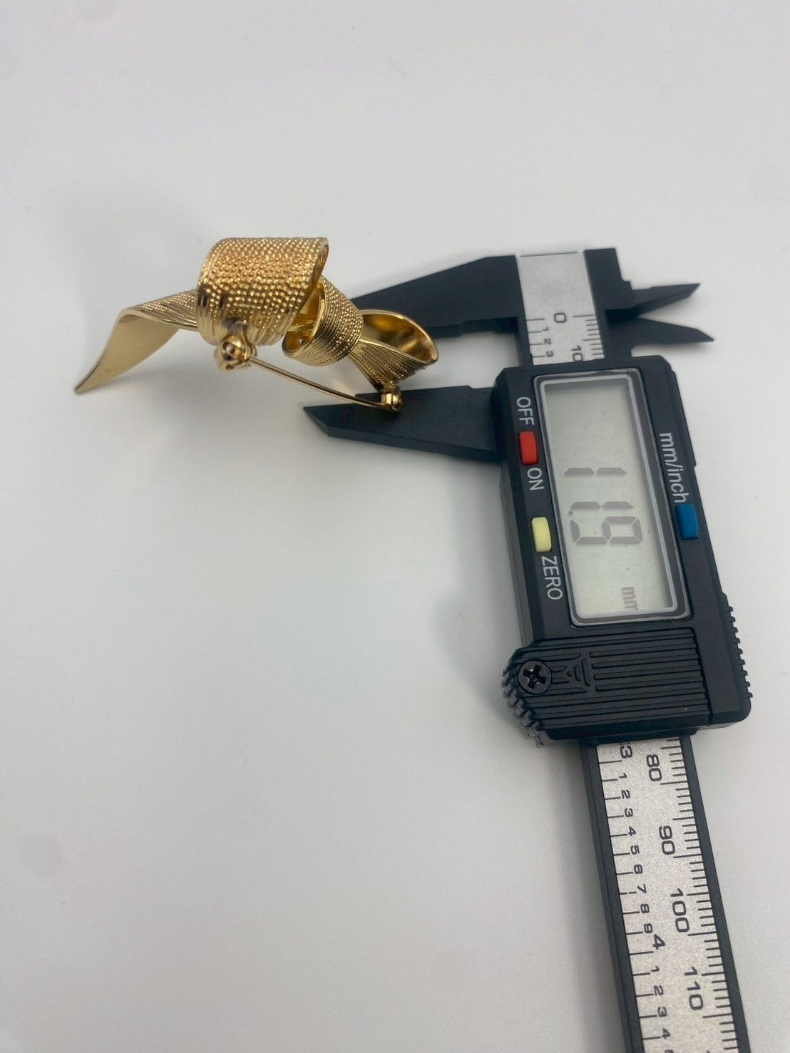 Christian Dior クリスチャンディオール リボン デザイン ピンブローチ