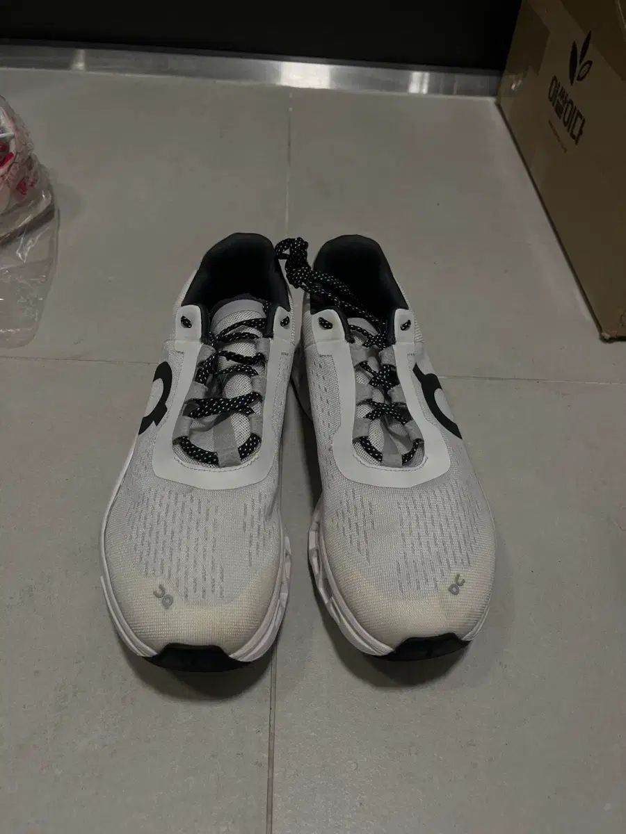 オンランニング クラウド MONSTER 白 265