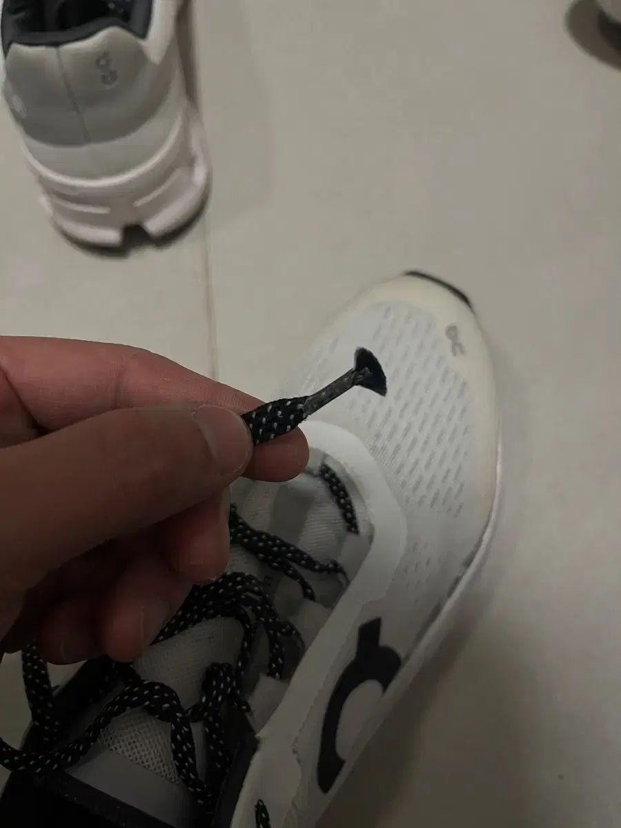  オンランニング クラウド MONSTER 白 265 登山靴 トレッキングシューズ アウトドアシューズ