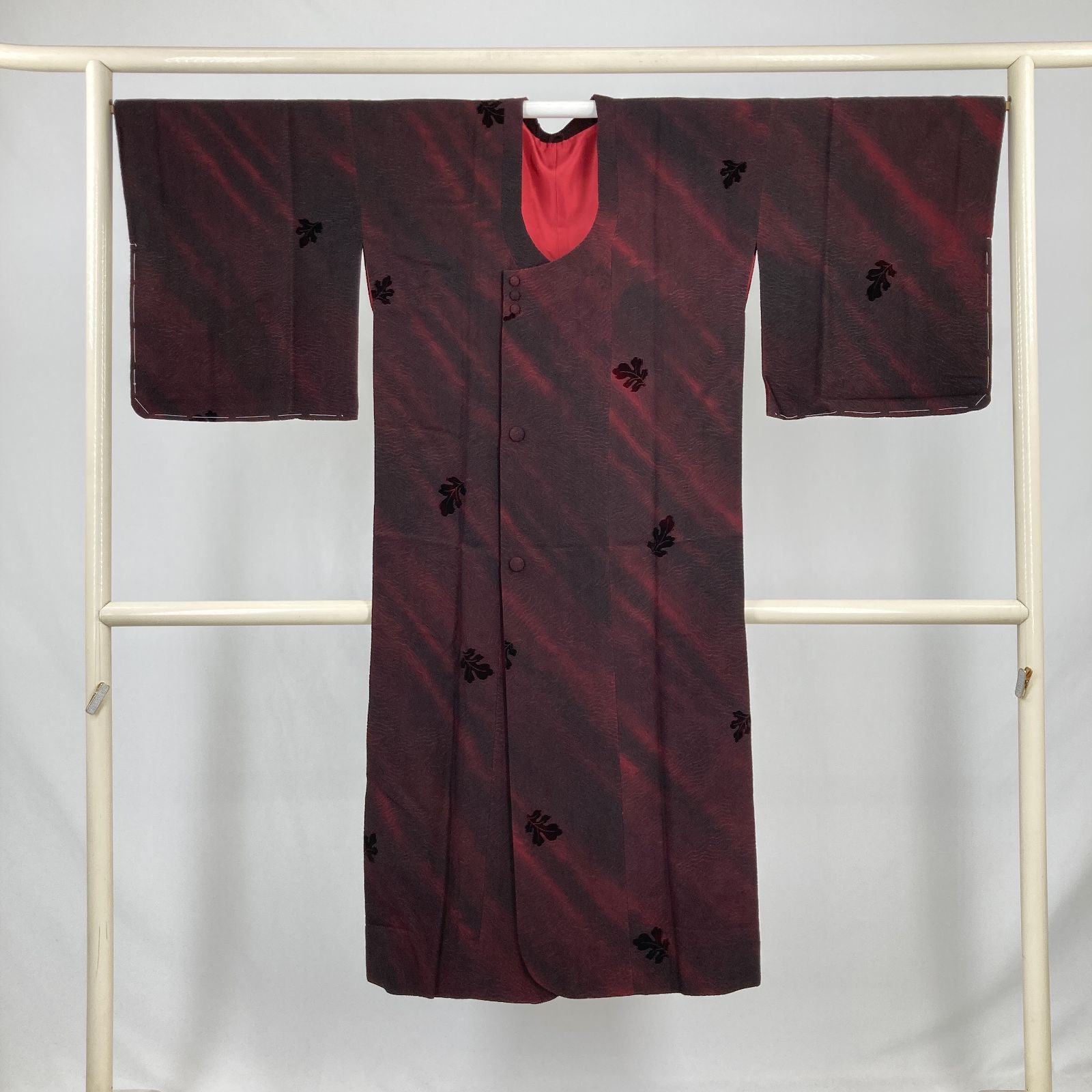 たんす屋 着物 リユース着物 コート 濃臙脂 赤 黒 セミフォーマル フォーマル ぼかし 梶の葉 袷 絹 未洗い 【身丈】128cm【裄丈】69cm MS6720