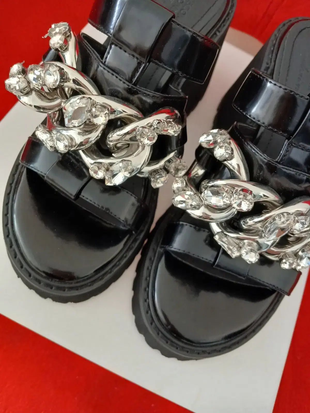 シューコンマボニー チェーン