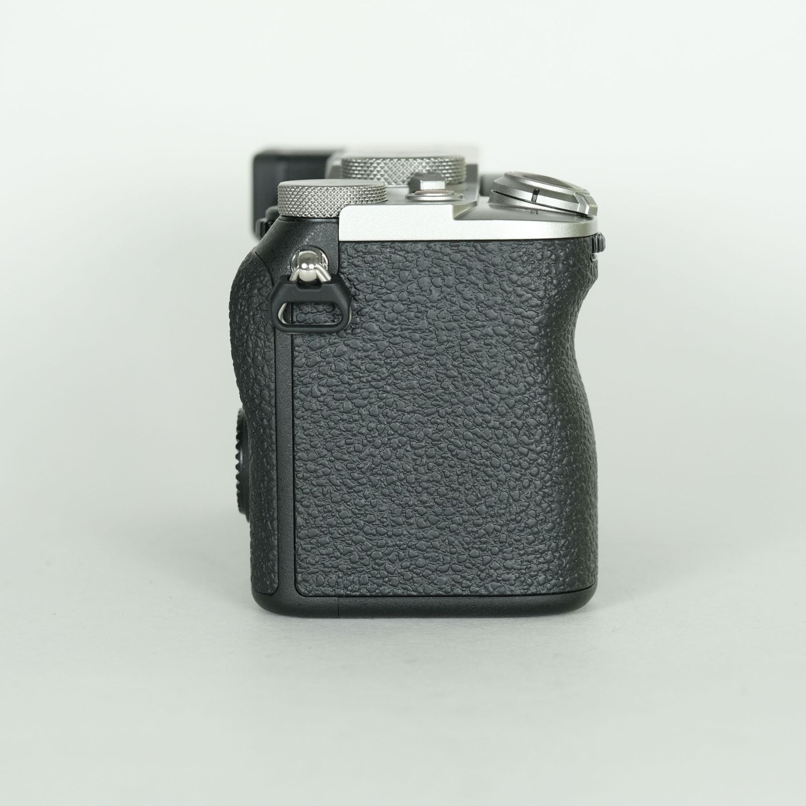 美品 | シャッター数758回｜高級レザーケース付] SONY α7C II（ILCE