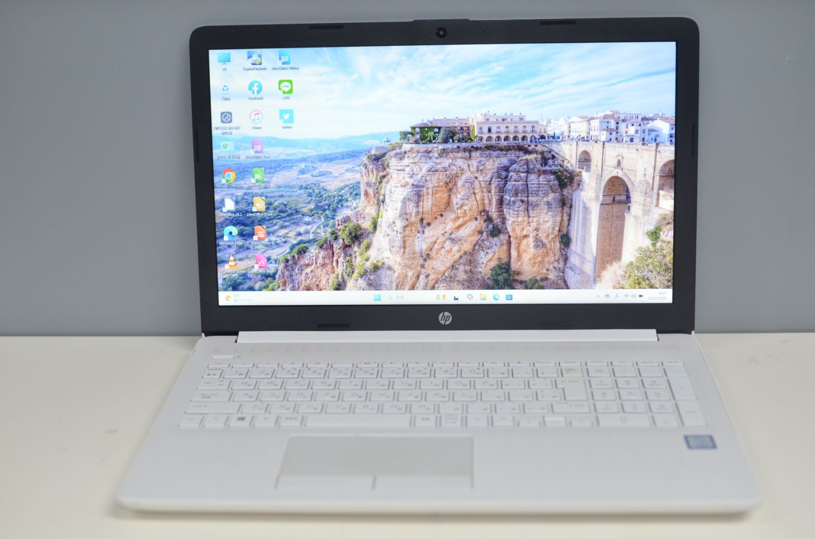 中古良品ノートパソコン HP Laptop 15-da0093TU Windows11+office