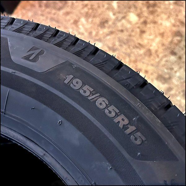 未使用品 TS ブリヂストン ブリザック スタッドレスタイヤ WZ-1 195