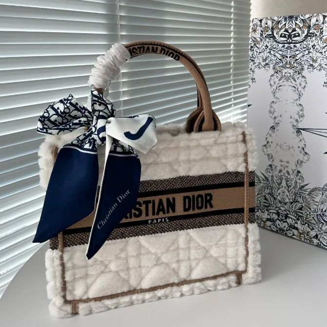 DIOR ディオール ブックトート ミディアム カナージュ レディース ホワイト