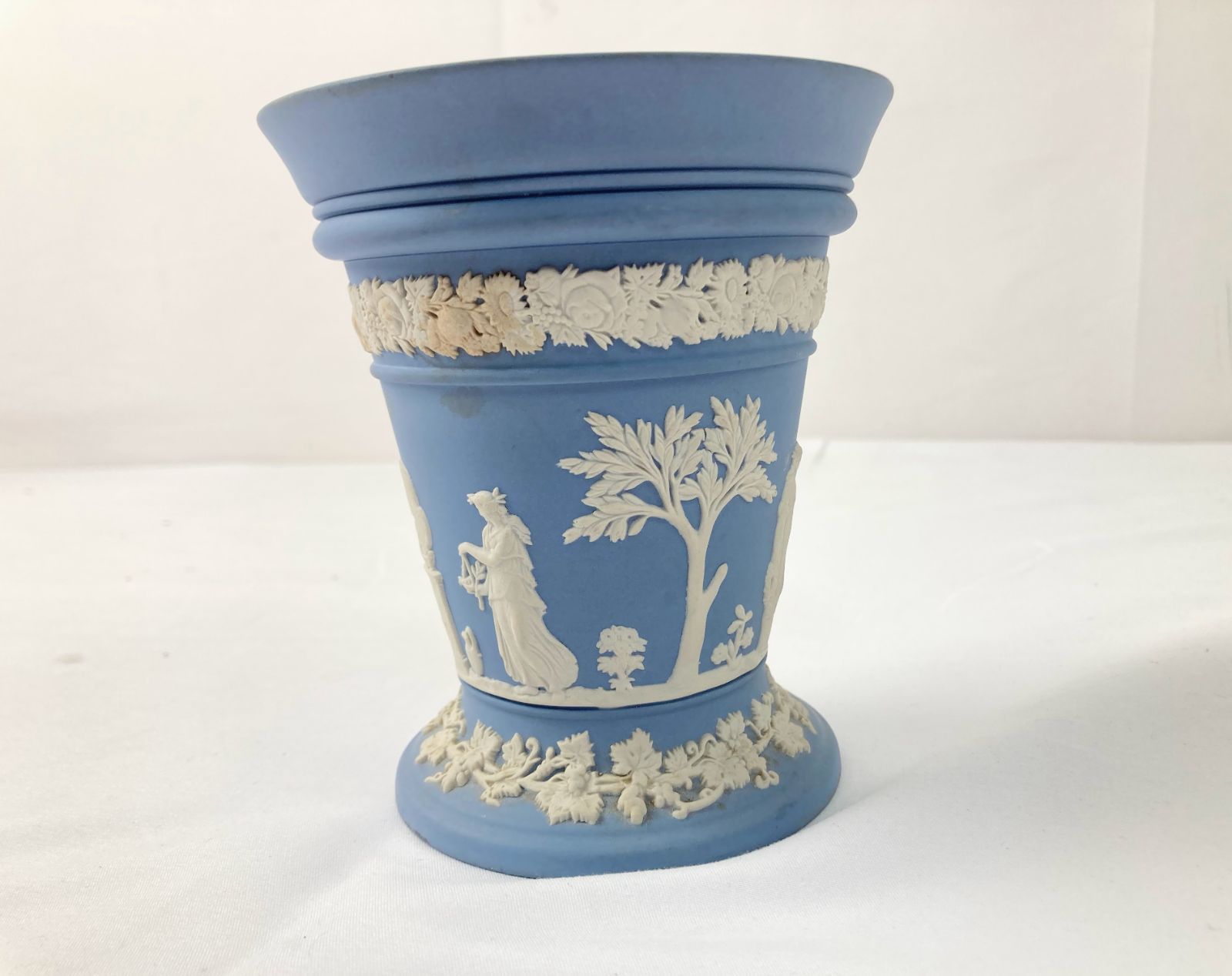 ウェッジウッド　ジャスパー ブルー 陶器 フラワーベース 浮彫り装飾 ウェッジウッド ジャスパーブルー 陶器 浮彫り装飾 フラワーベース