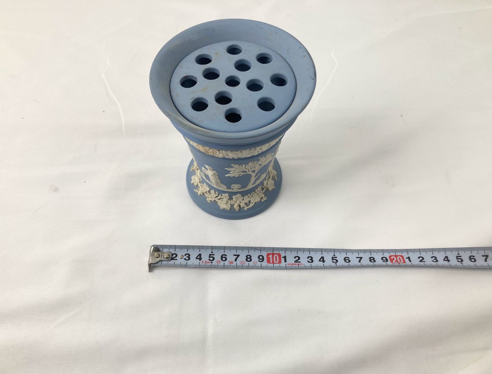 ウェッジウッド ジャスパーブルー 陶器 浮彫り装飾 フラワーベース