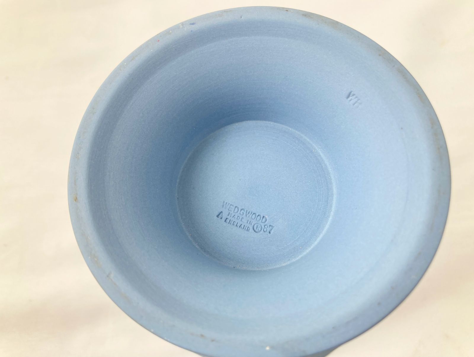 ウェッジウッド ジャスパーブルー 陶器 浮彫り装飾 フラワーベース