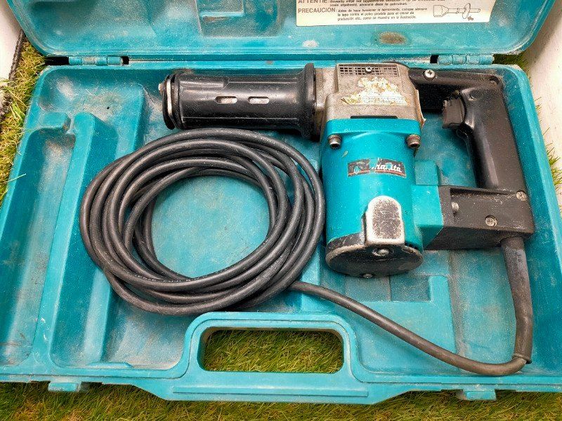 マキタ makita 電動ケレン 六角シャンク13 mm HK 1810 ケース付き