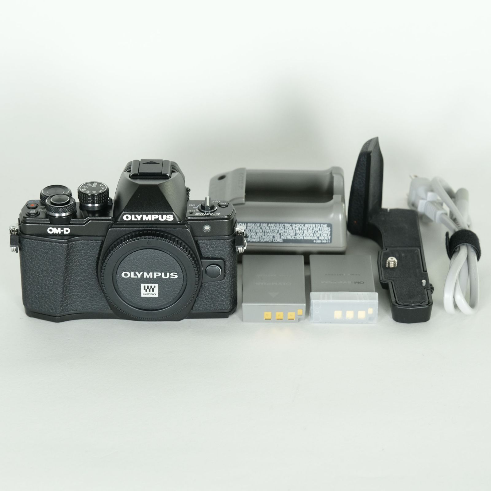 シャッター数2 950回｜バッテリー グリップ付 OLYMPUS OM-D E-M 10 Mark II ボディ ブラック マイクロフォーサーズマウント