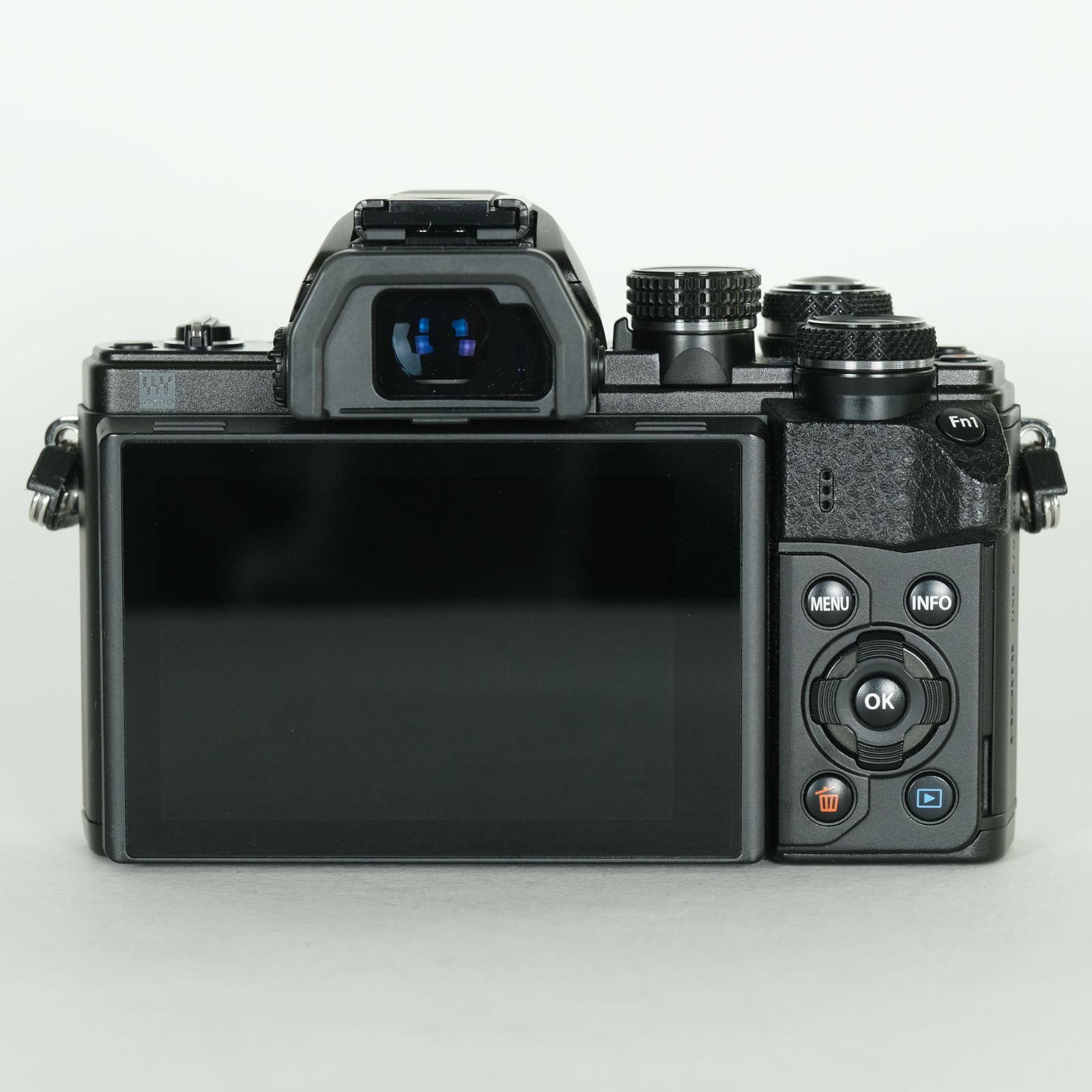  シャッター数2 950回 バッテリー グリップ付 OLYMPUS OM D E M 10 Mark II ボディ ブラック マイクロフォーサーズマウント ミラーレス一眼 デジタルカメラ