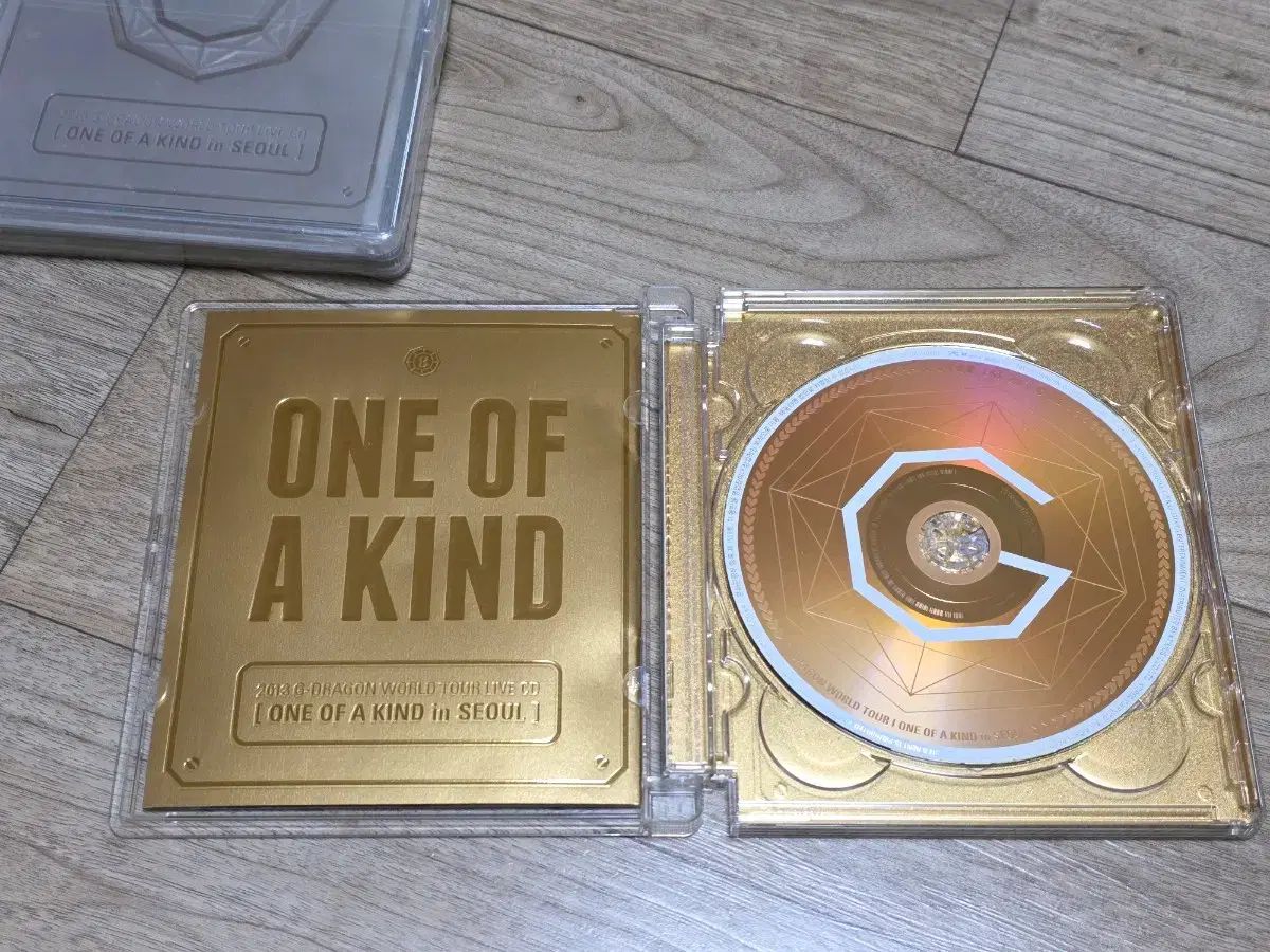 G-DRAGON CD 未使用品 G-DRAGON（ジードラゴン） ONE OF A KIND LIVE CD - メルカリ