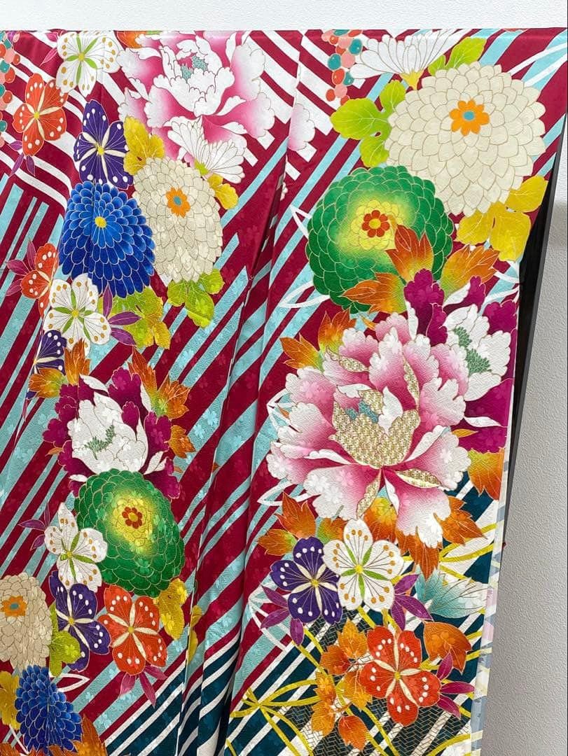 振袖 仮絵羽 舞台衣装 刺繍 金彩 紋意匠 大輪 正絹 FU085 - メルカリ