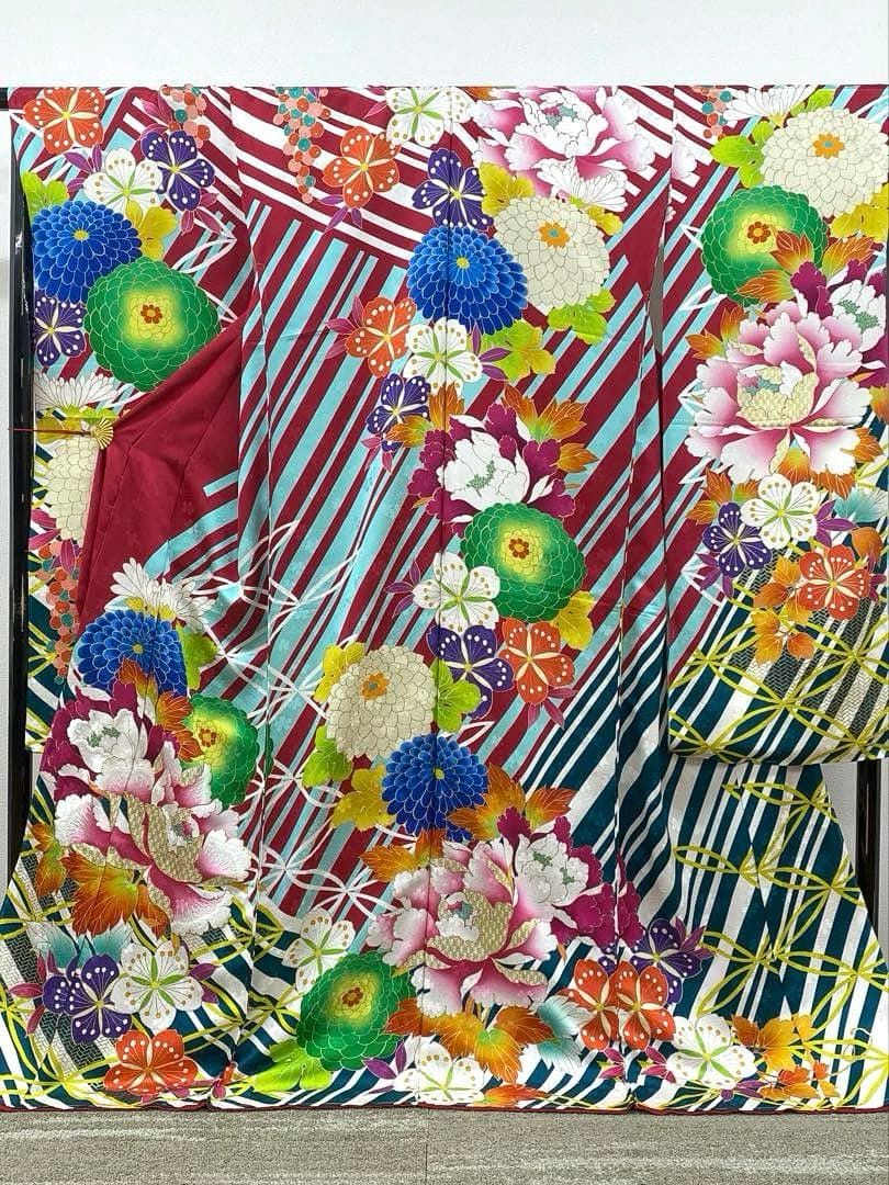 振袖 仮絵羽 舞台衣装 刺繍 金彩 紋意匠 大輪 正絹 FU085 - メルカリ