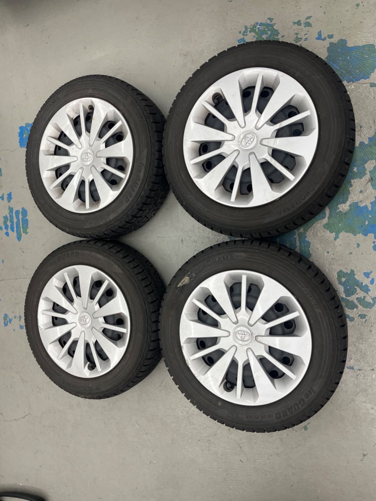 トヨタルーミースタッドレスタイヤ ホイルキャップ付165 65 R 14