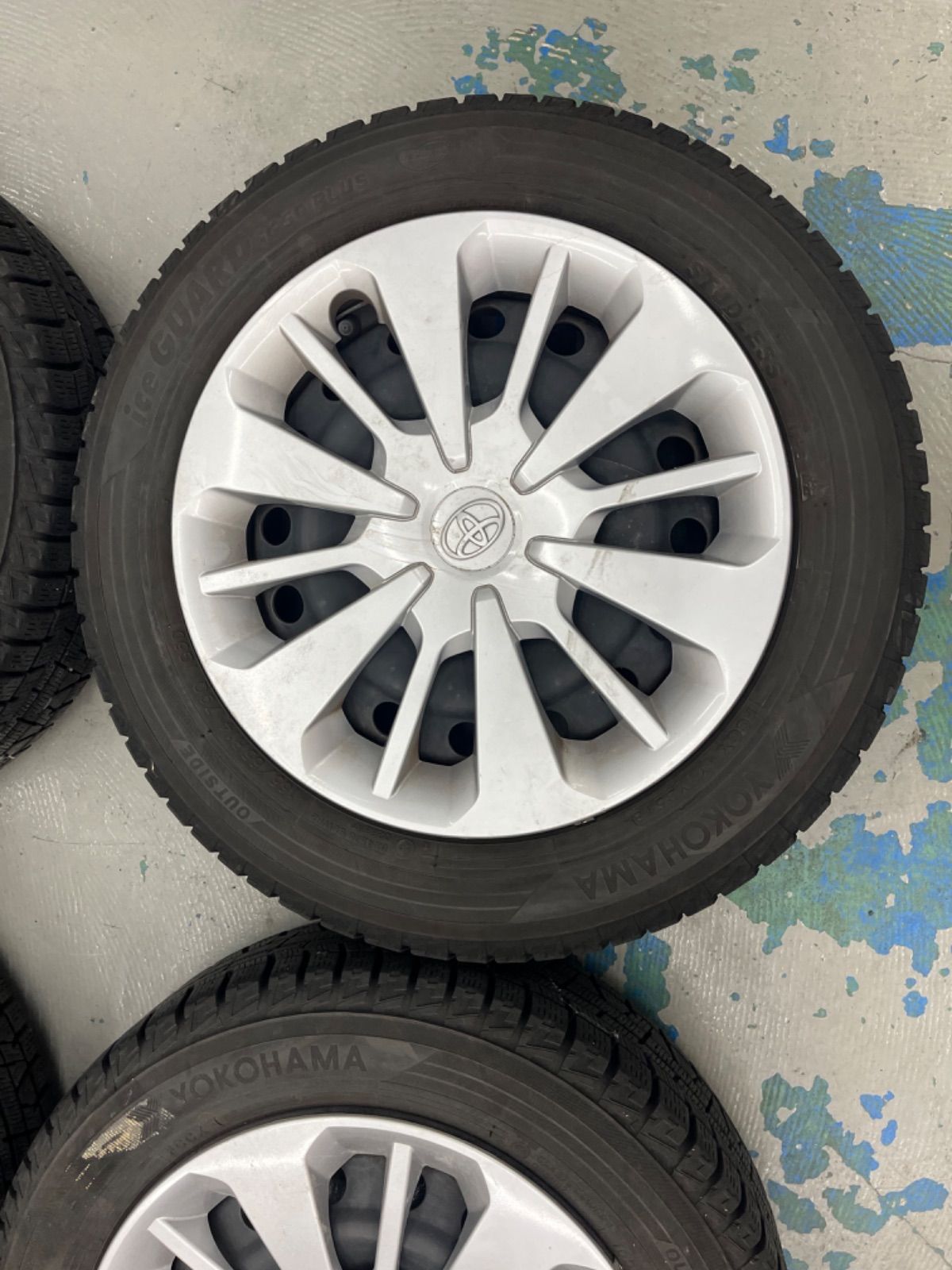 トヨタルーミースタッドレスタイヤ ホイルキャップ付165