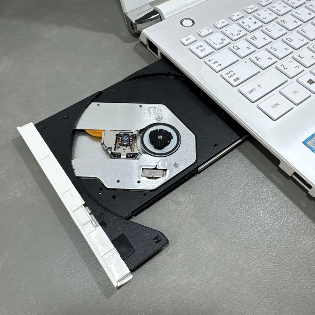 高性能】東芝リュクスホワイト☘7世代i7☘メモリ16GB☘️SSD512GB