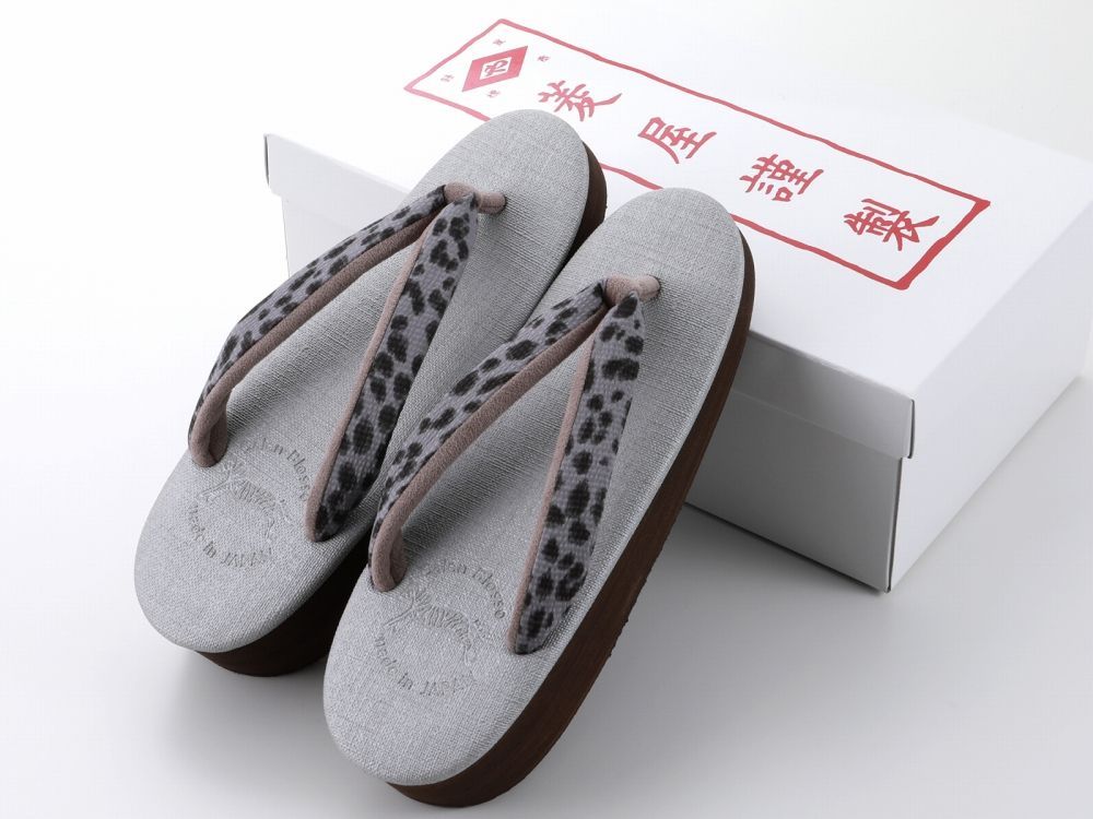 ❁お鼻さま専用です❁ 菱屋謹製 カレンブロッソ うまくいく紋 ソフト鼻緒 おしゃれ カフェ