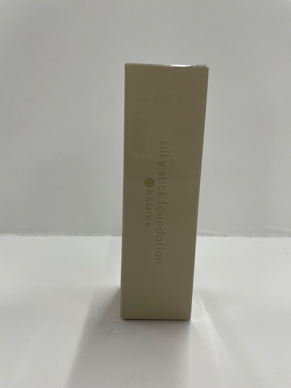 W1602 KAMIKA カミカ シルキースティック ファンデーション ベージュ