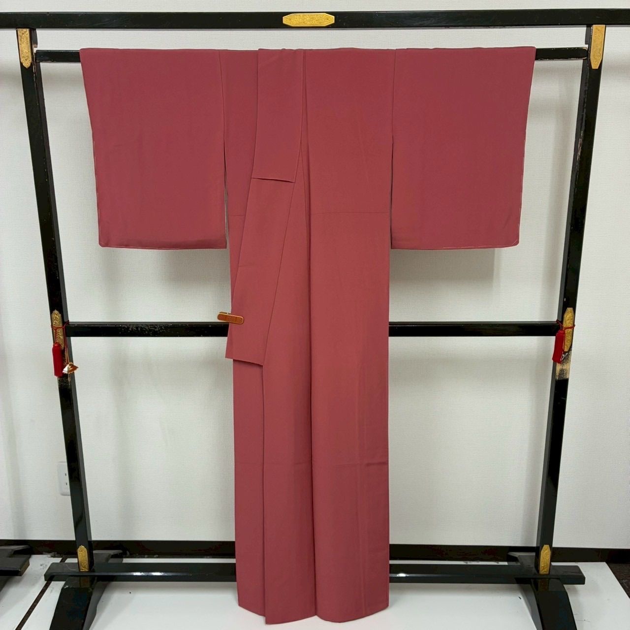 色無地 正絹 裄66 一つ紋 共八掛 上品な色味 袷 着物MK-1815 - メルカリ