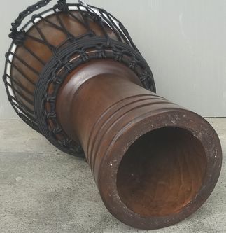 マホガニー木製ジャンベ（ジェンベ）☆木彫りMサイズ(10インチ)（MA