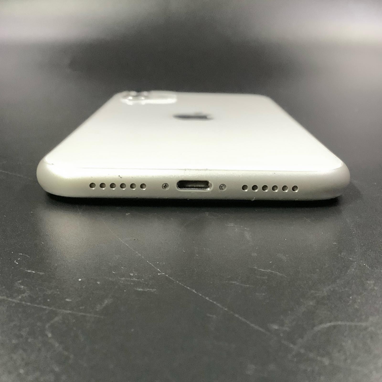 iPhone 11 64GB ホワイト au 白ロム 動作確認済 85%【全額返金保証