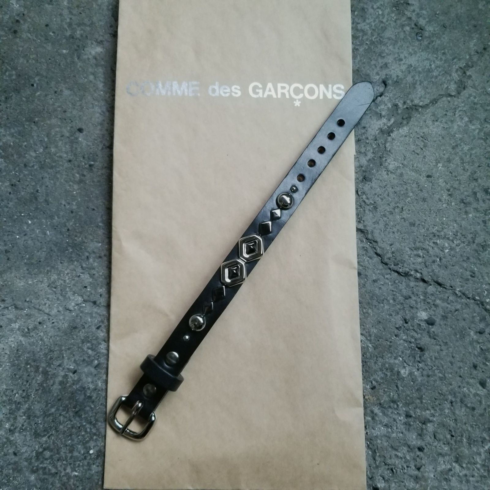 TRADING MUSEUM COMME des GARCONS WOLF'S HEAD スタッズリストバンド