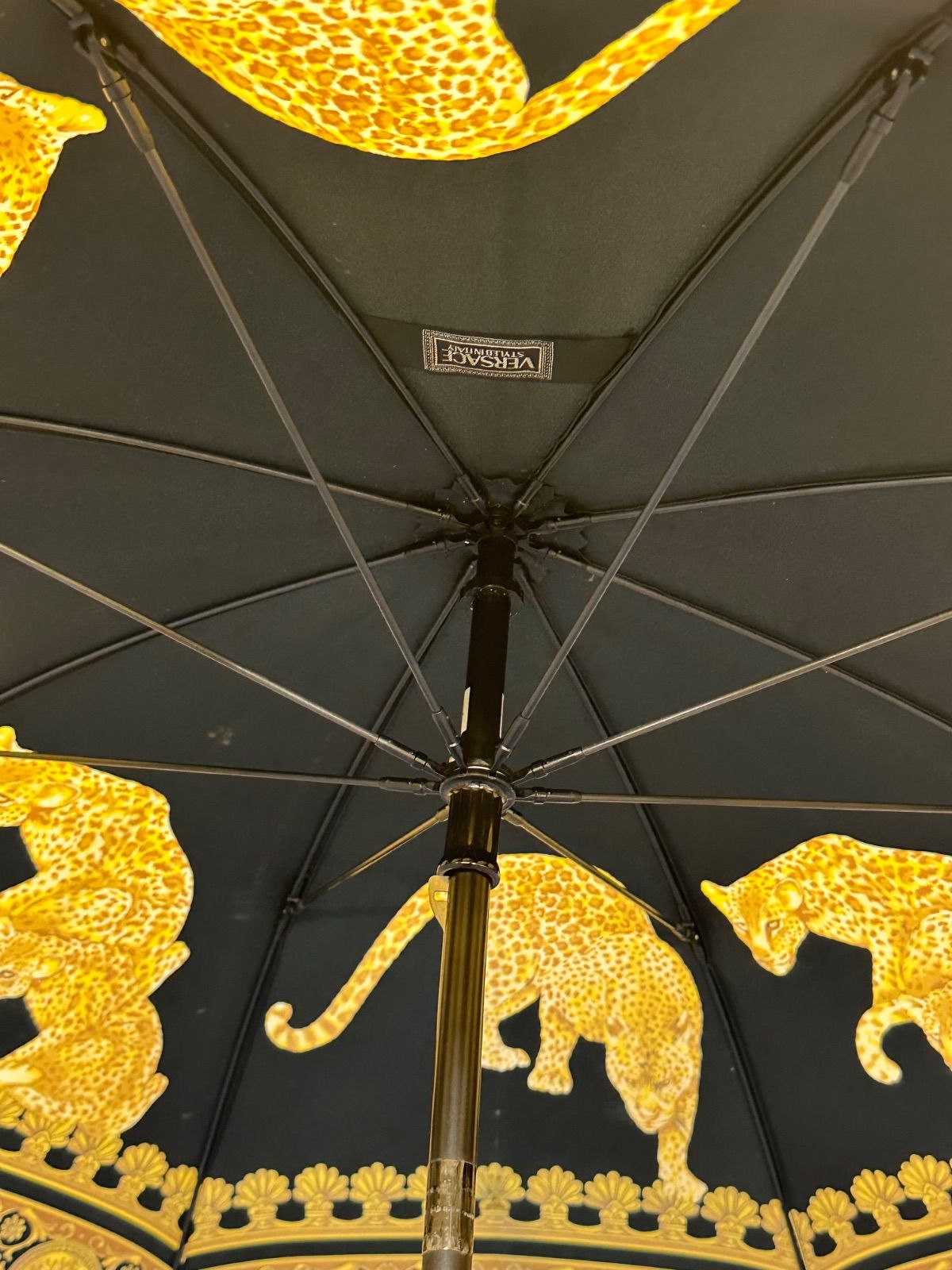 D8-z】Gianni VERSACE 傘 レオパード ブラック 金色 ヴェルサーチ 豹