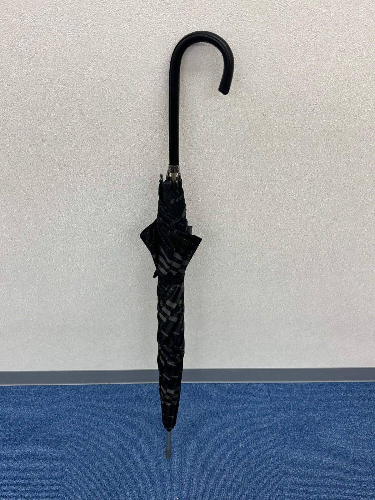 C 7 z BURBERRY 傘 ノバチェック 花柄 黒 ブラック バーバリー アンブレラ