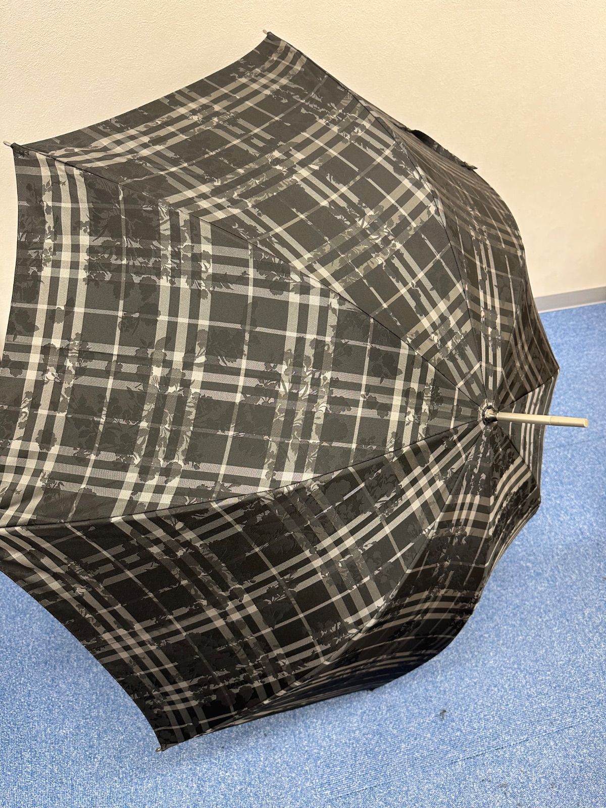 C 7-z BURBERRY 傘 ノバチェック 花柄 黒 ブラック バーバリー アンブレラ