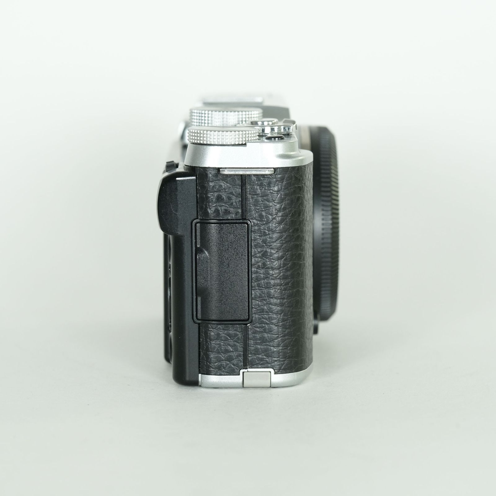  サムレスト付 X A 1 ボディ シルバー 富士フイルムXマウント ミラーレス一眼 デジタルカメラ