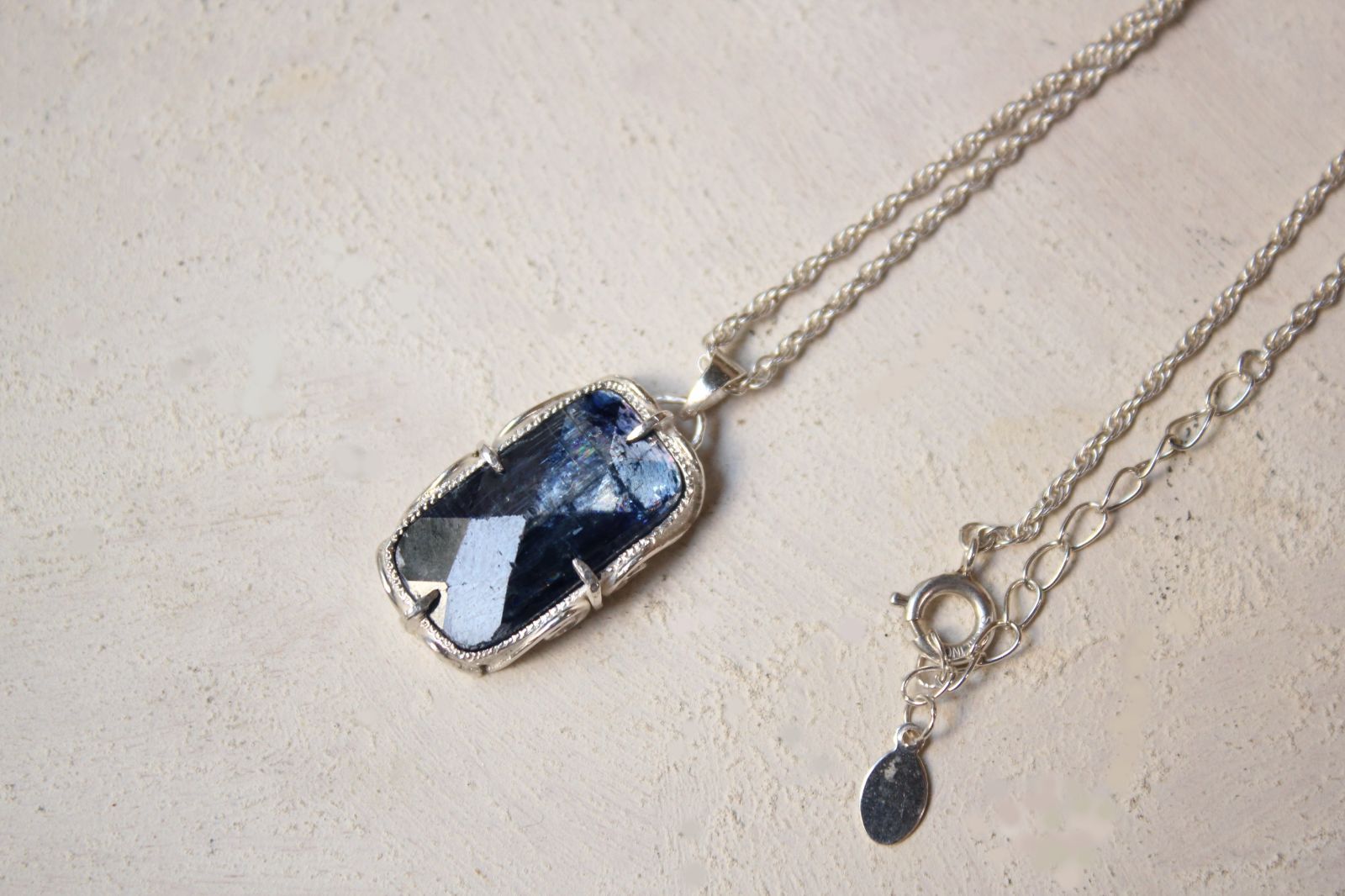 カイヤナイトのネックレス SV 950 azur