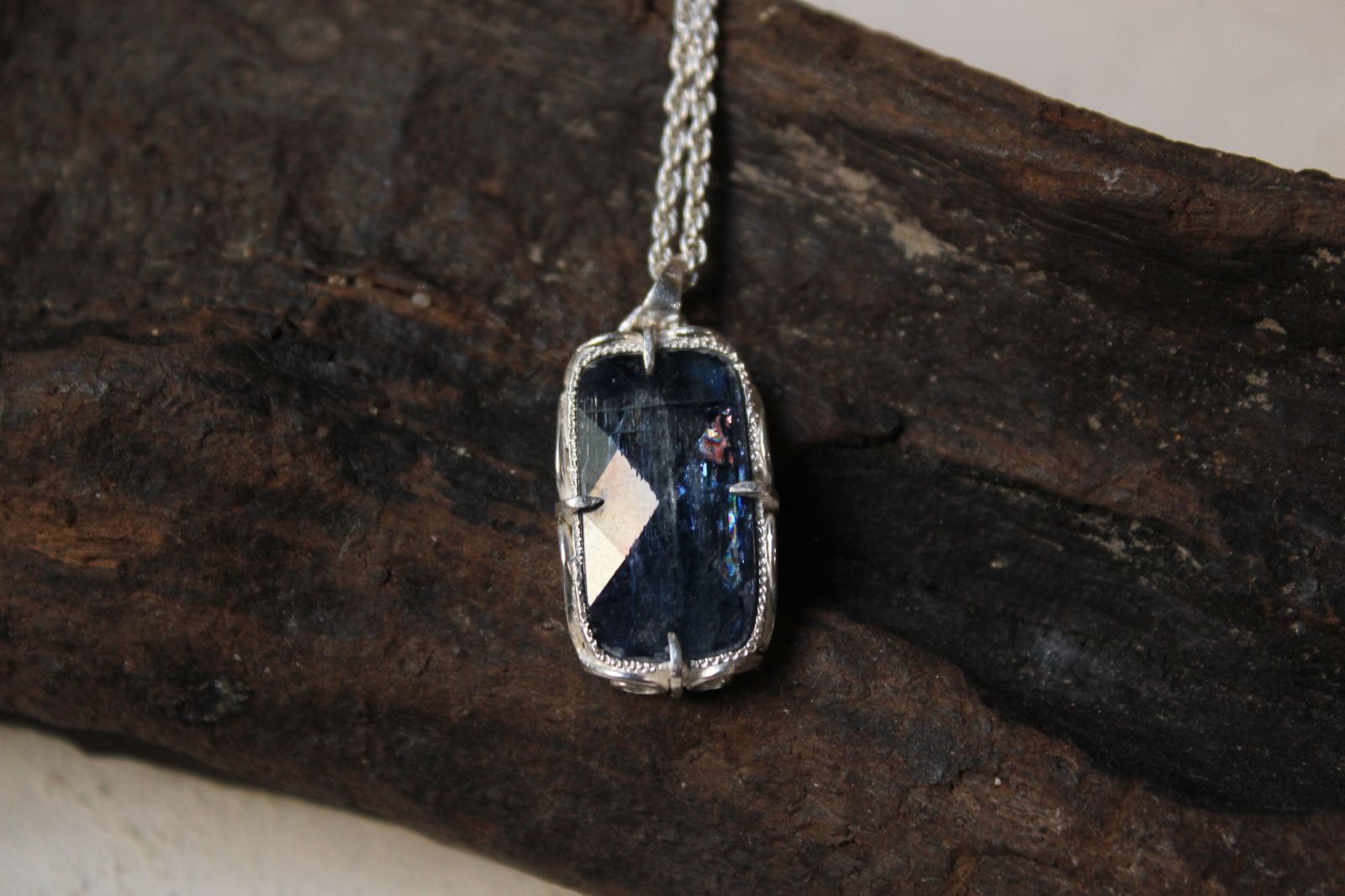 カイヤナイトのネックレス SV