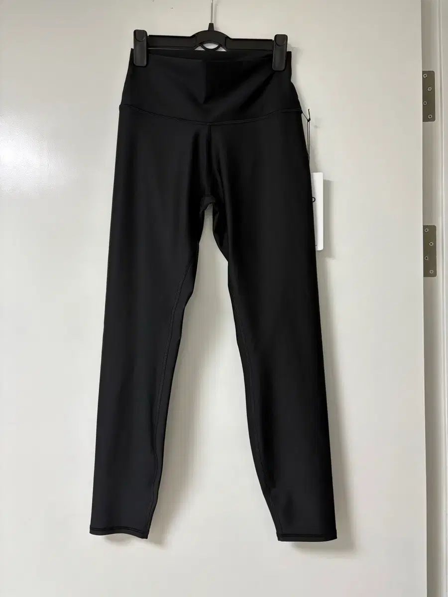 新商品 アロ エア リフト レギンス ブラック M サイズ