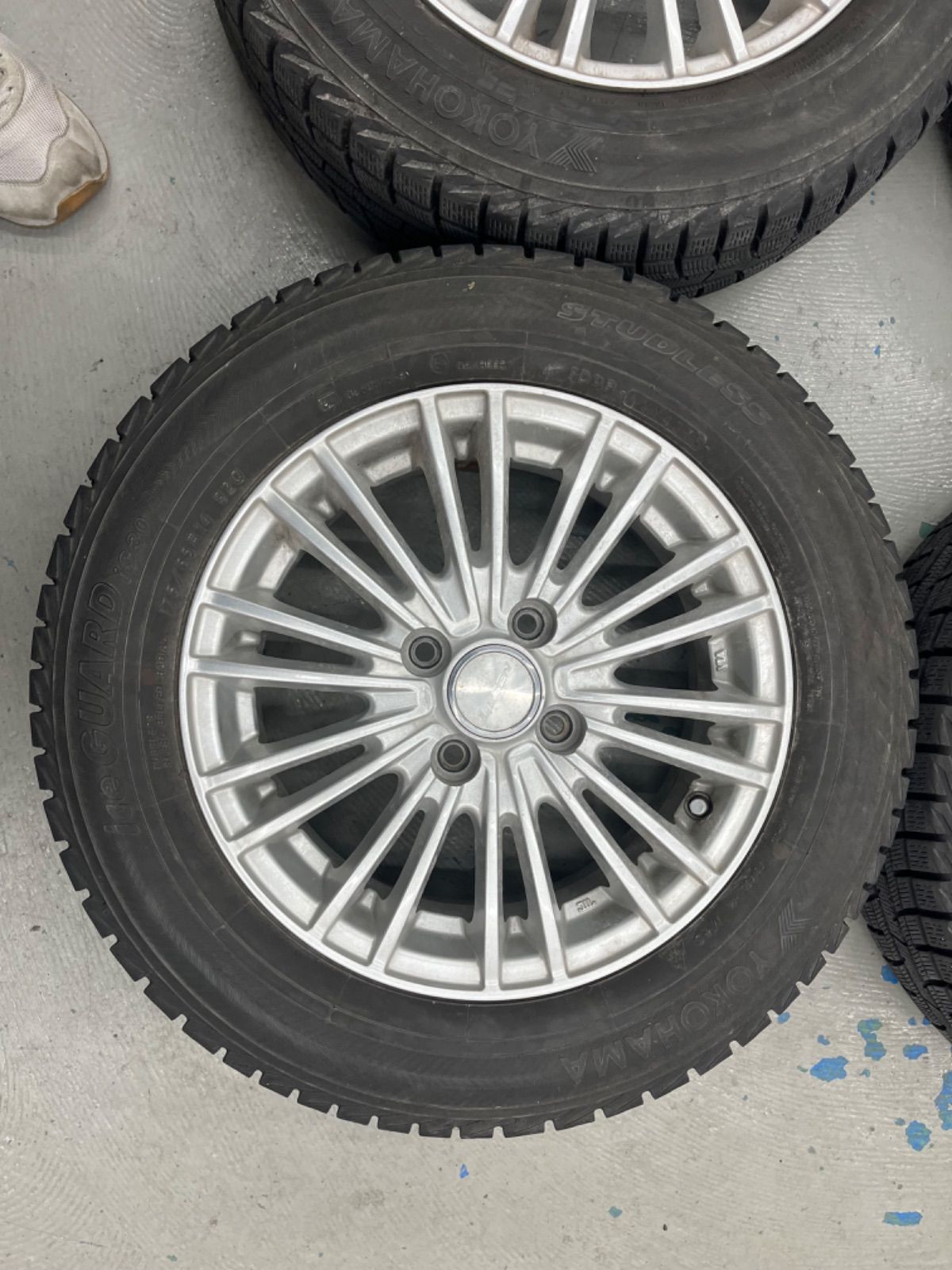 ホンダフィットスタッドレスタイヤホイル付175
