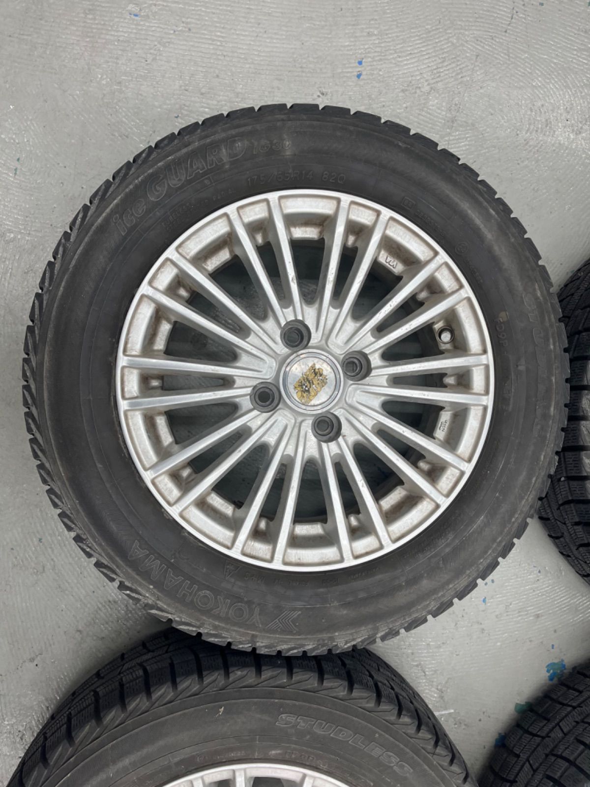 ホンダフィットスタッドレスタイヤホイル付175 65 R 14 GE 6