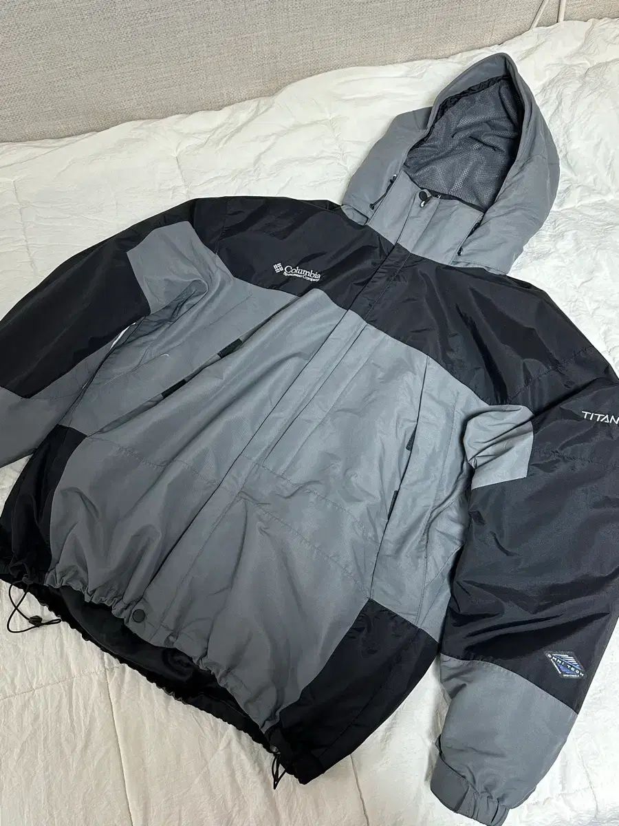 00 s コロンビア チタン ウィンドブレーカー XL
